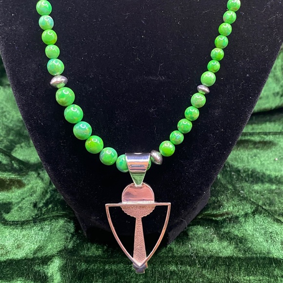 Gaspite Beaded Necklace With Sterling Silver Pendant & Earrings - Picture 3 of 8